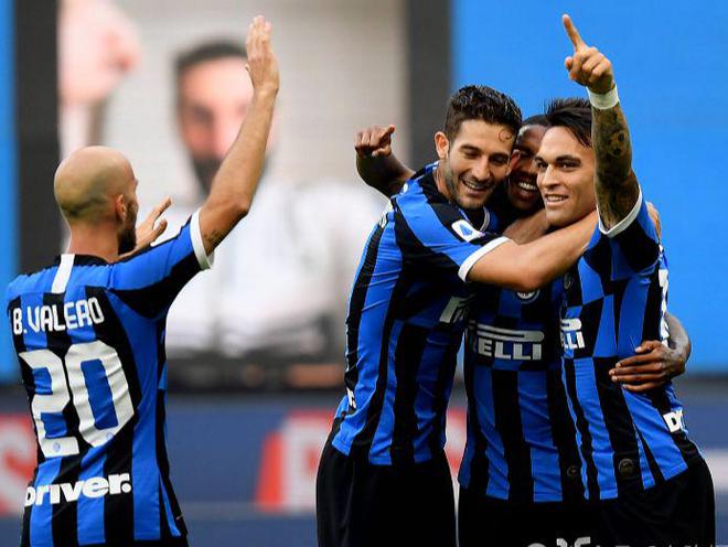 年度首冠 年度首冠