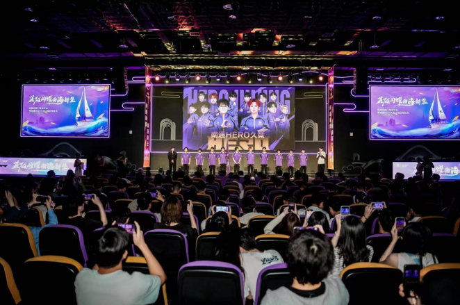 仅揭示了足 仅揭示了足