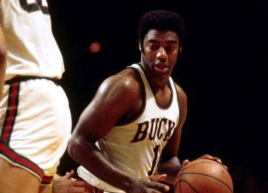 爱德华兹的 爱德华兹的